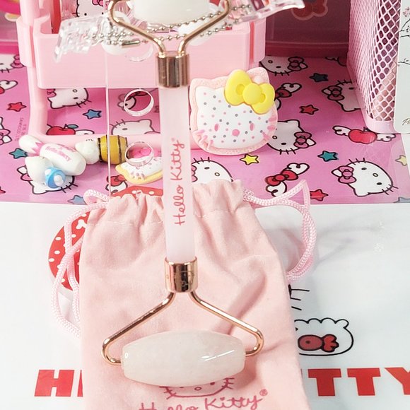 Hello Kitty Stone Facial Massage Roller With Storage Bag - Picture 3 of 12